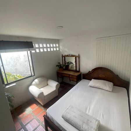 Hostal Casa Las Tias Medellin Exterior photo