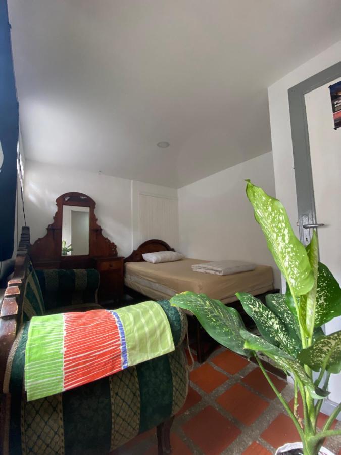Hostal Casa Las Tias Medellin Exterior photo